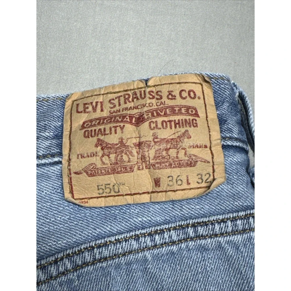 Vintage Y2K Levi's 550 Relaxed Fit Light Wash 36x32 Denim Jeans